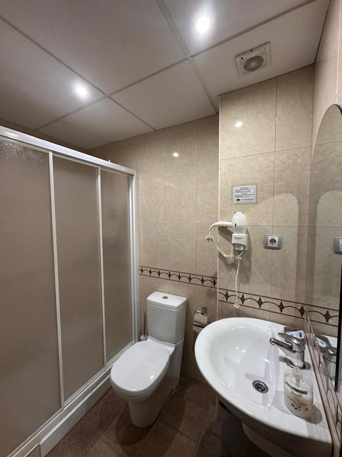 Monzón Hostal Venecia מראה חיצוני תמונה