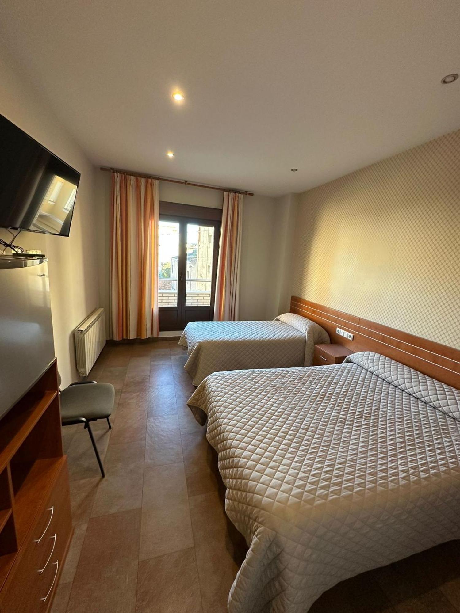 Monzón Hostal Venecia מראה חיצוני תמונה