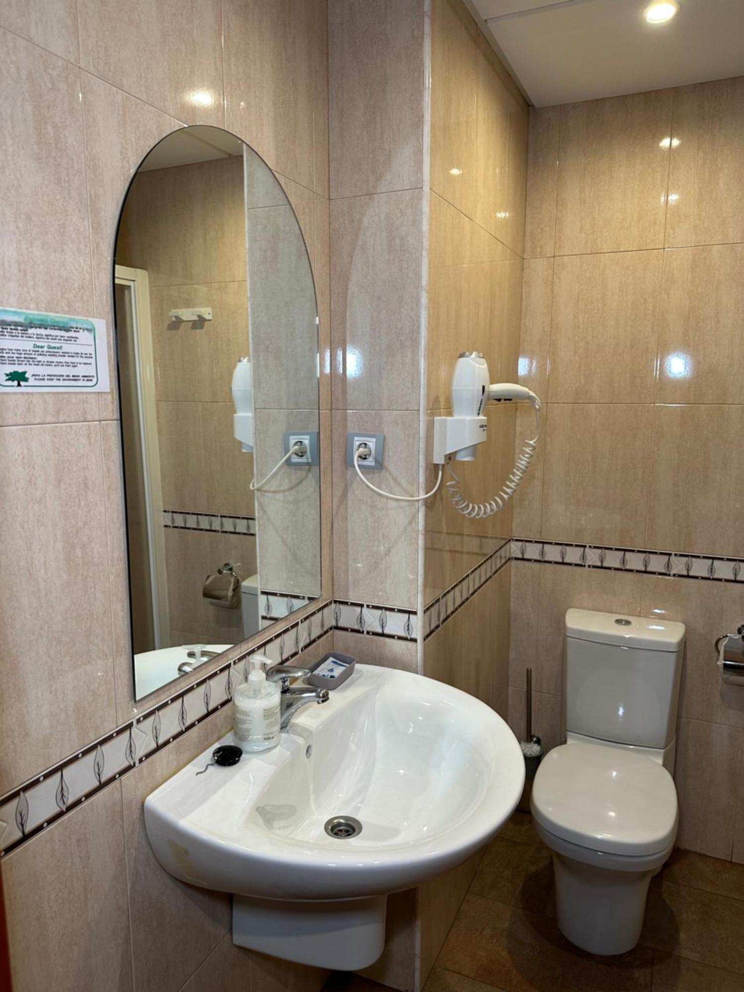 Monzón Hostal Venecia מראה חיצוני תמונה