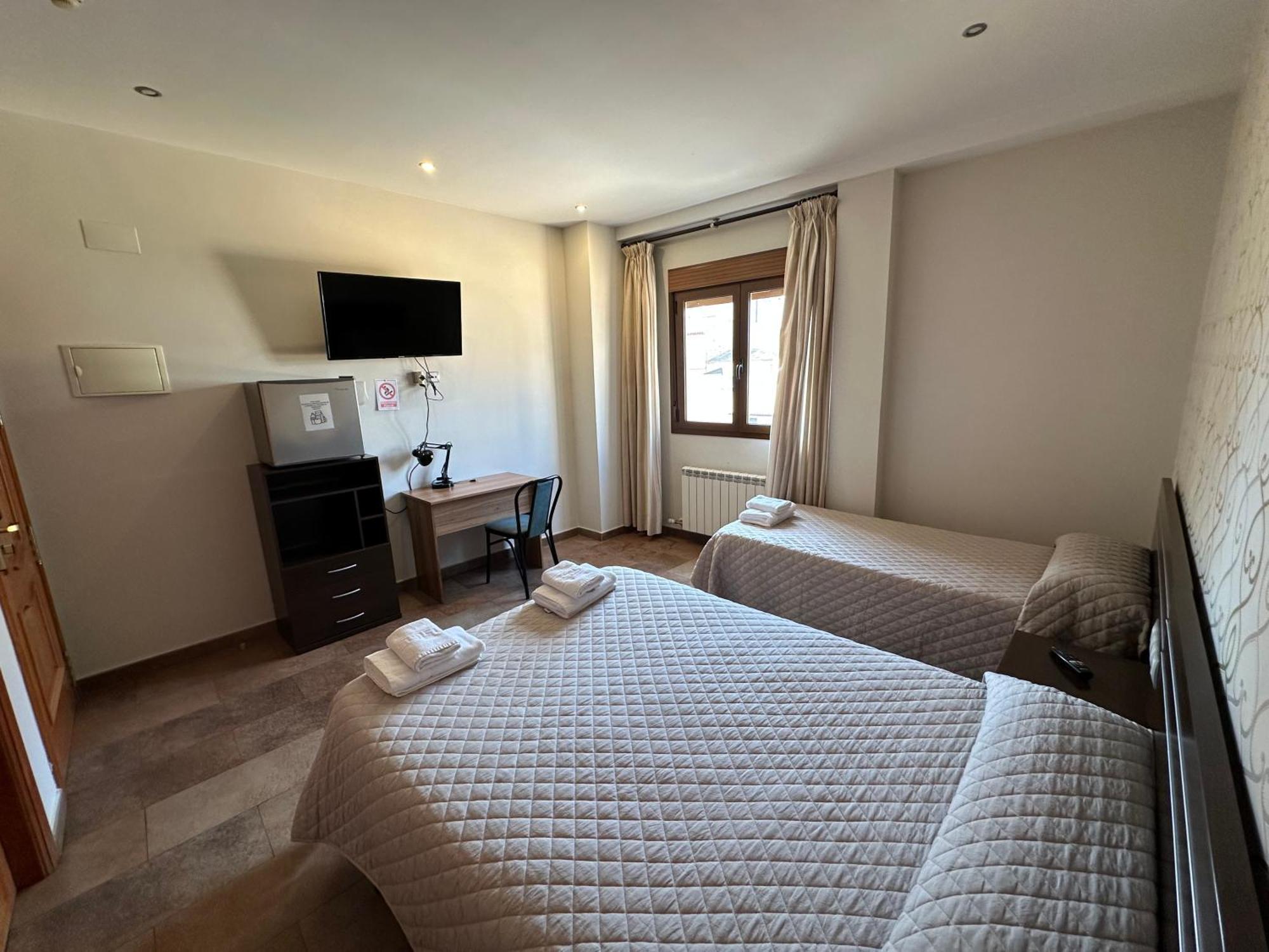 Monzón Hostal Venecia מראה חיצוני תמונה